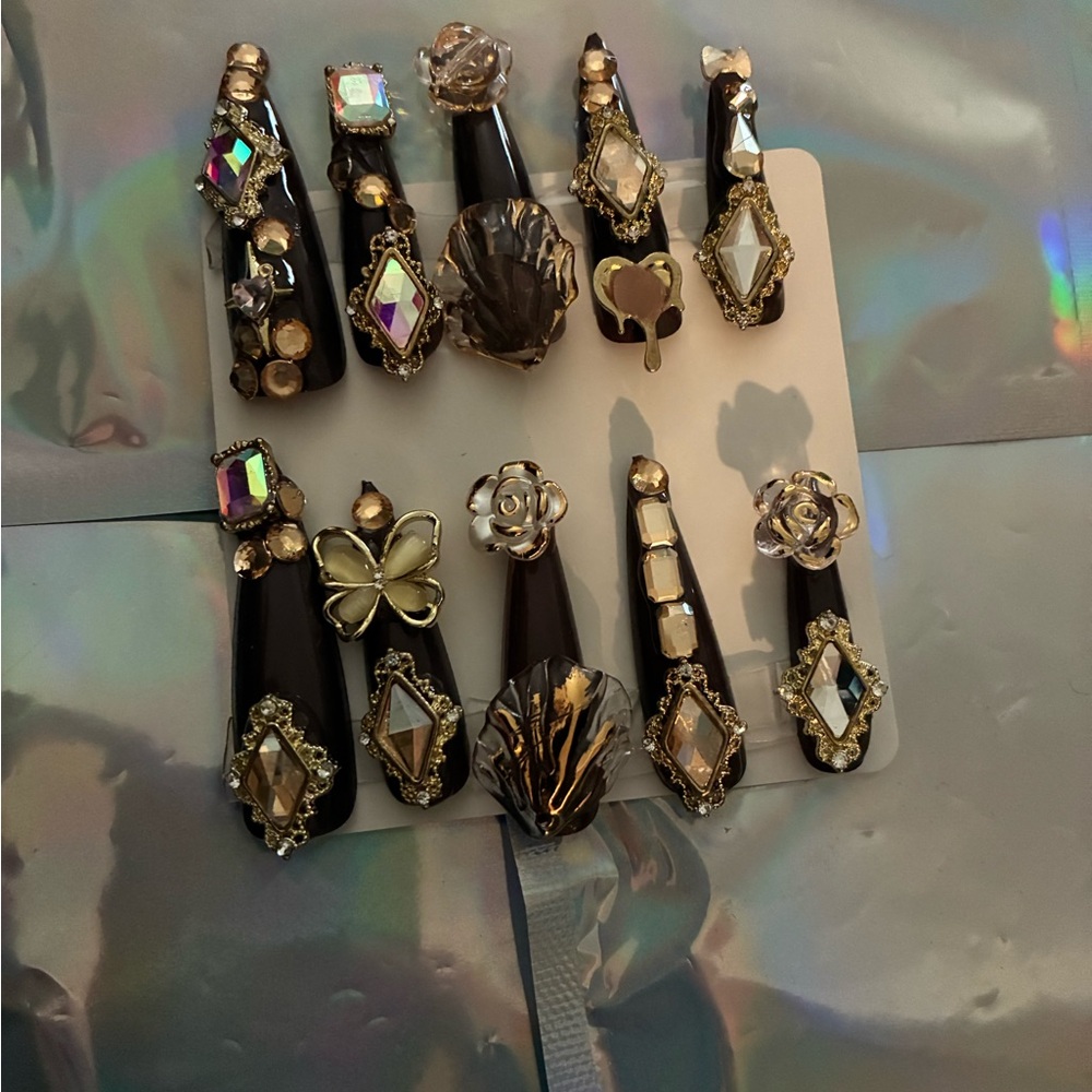 Elegant Black and Gold Nail Art Set